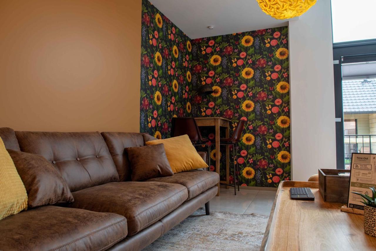 Time-Out Zussen Apartment Riemst Bagian luar foto